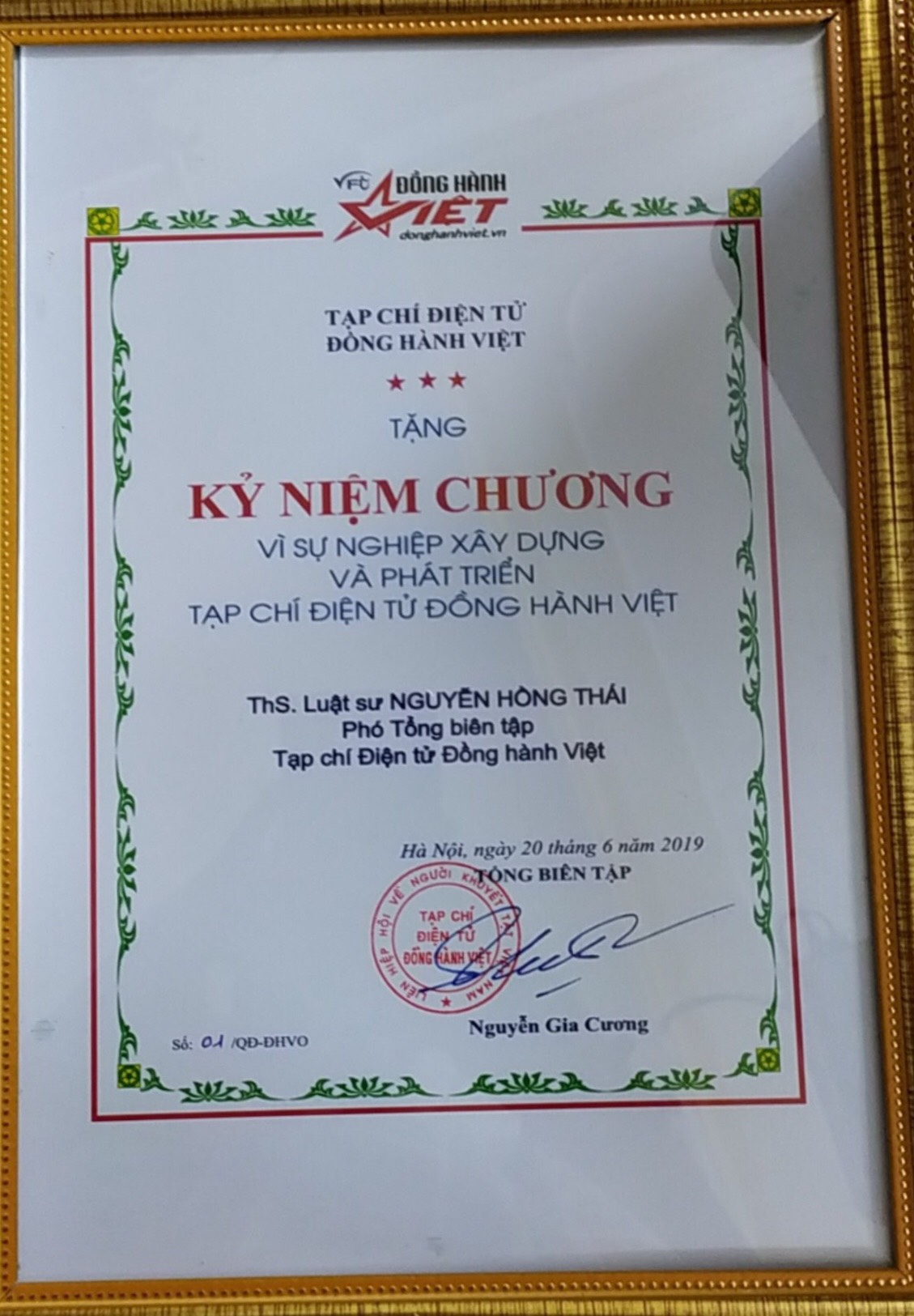 Nguyễn Hồng Thái nhận kỷ niệm chương KY NIEM CHUONG ANH THAI.jpg