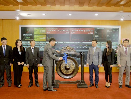 giam-doc-ctcp-tvtk-danh-cong-khai-truong.jpg