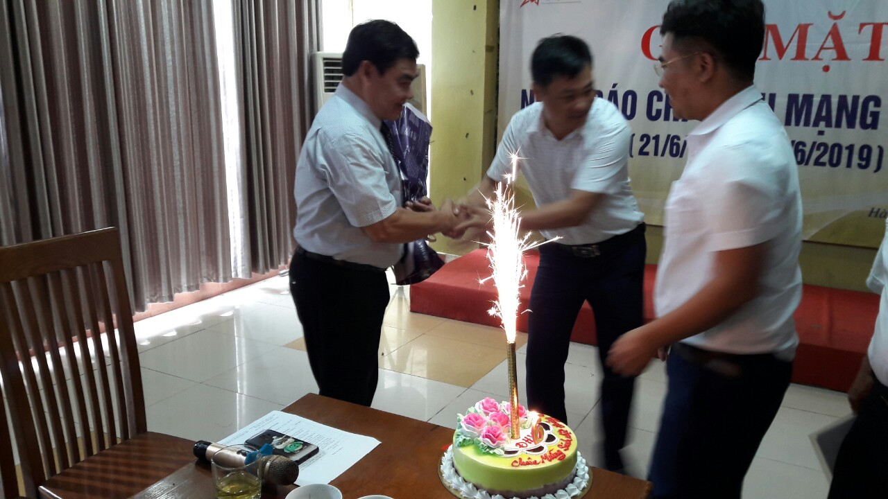 Thoi nen chuc mung buoi le thoi nen chuc mung.jpg
